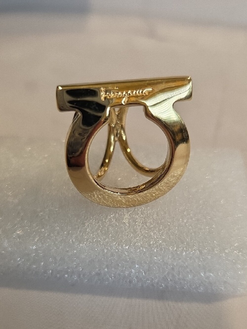 Salvatore Ferragamo Gold Gancini Signature Scarf Ring - Picture 2 of 9